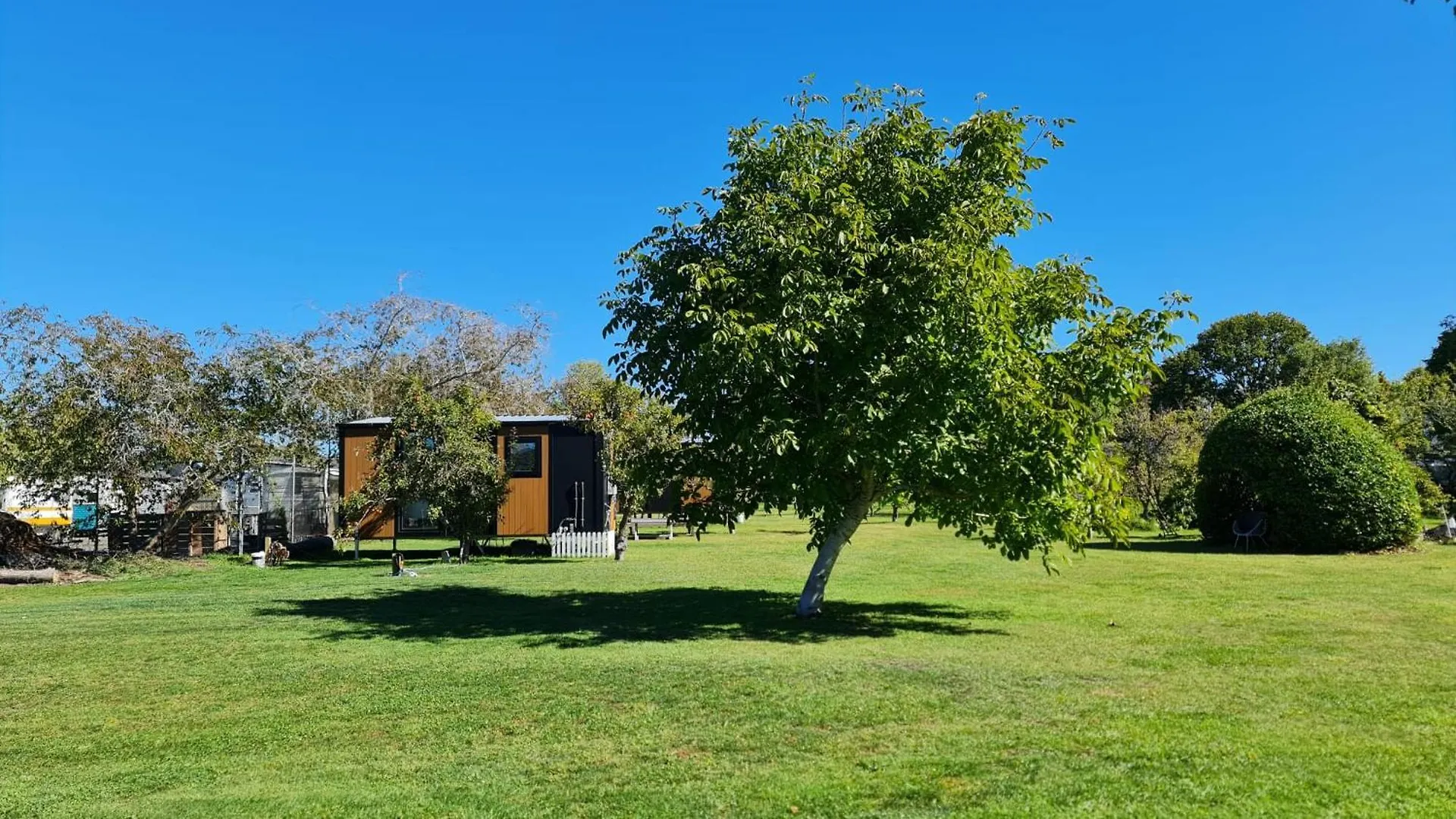 כרייסטצ'רץ' Applewood Cabin 1 By Tiny Away